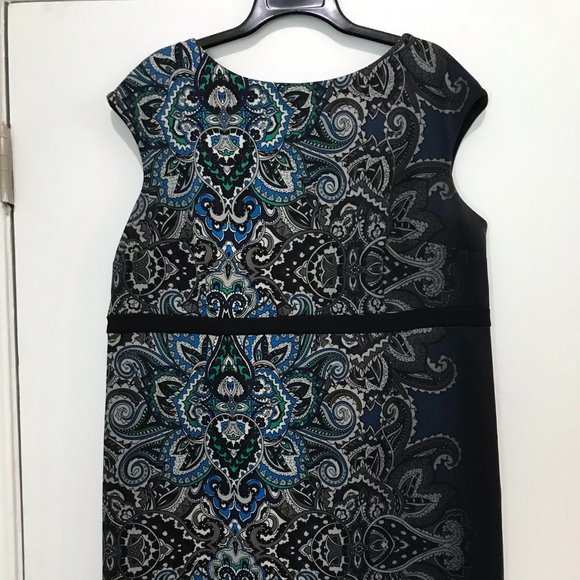 Sleeveless Patterned Dress - Picture 1 of 5